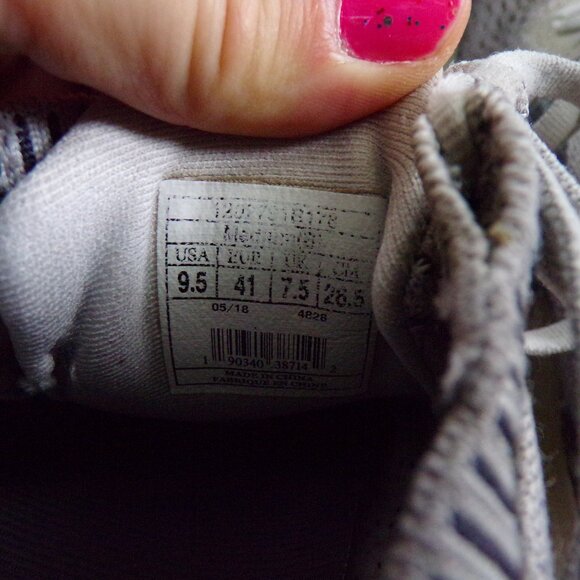 Brooks sneakers 9.5 - Picture 10 of 12